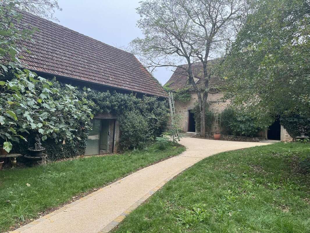 Allée privée - Maison à LIVERNON