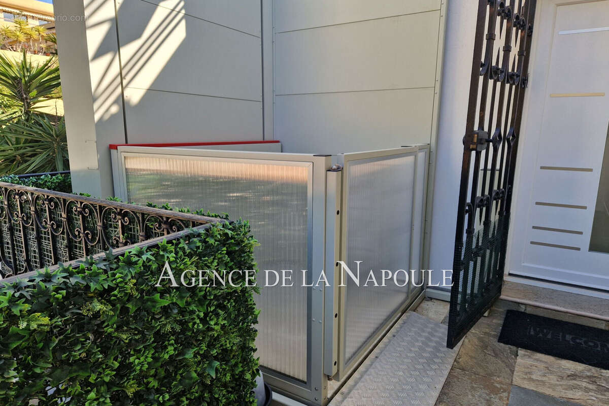 Appartement à MANDELIEU-LA-NAPOULE