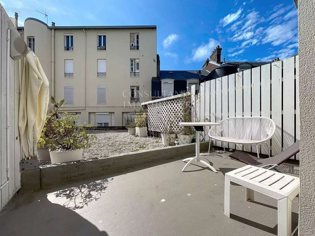 Deauville centre – élégant appartement 3 pièces avec terrasse - photo 5