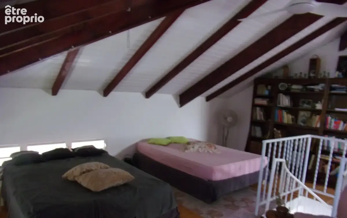 Anse bertrand - maison a vendre de type t3 avec appartement de type t3 - photo 9