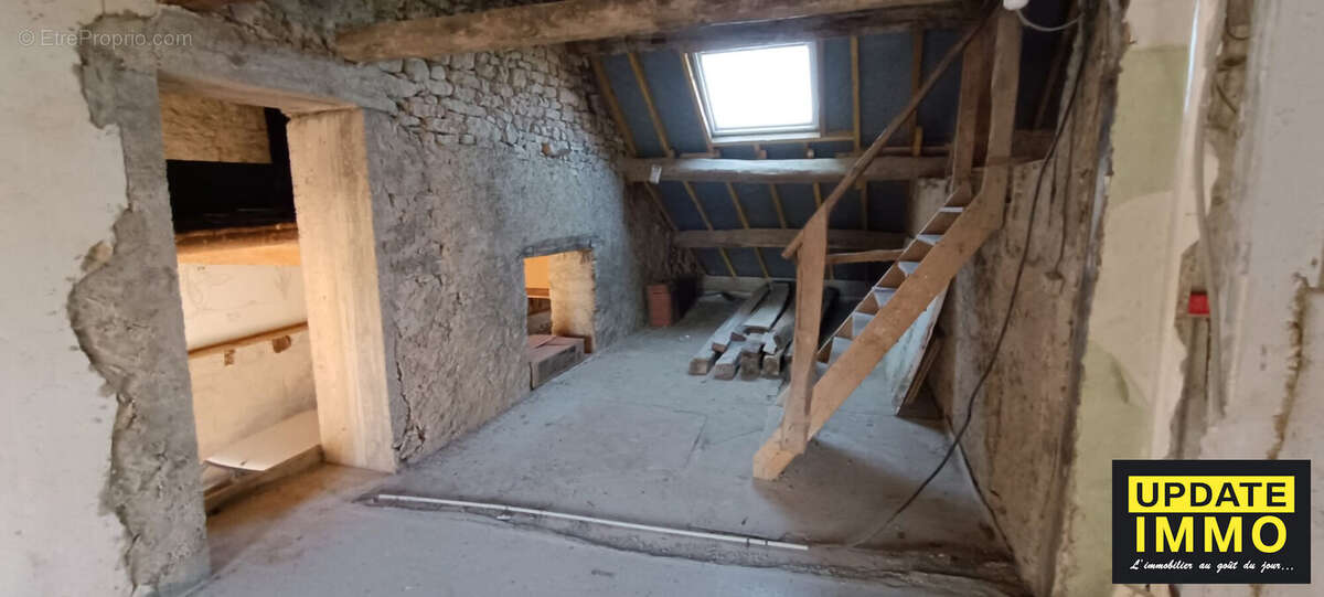 Maison à ROUVRES-LA-CHETIVE