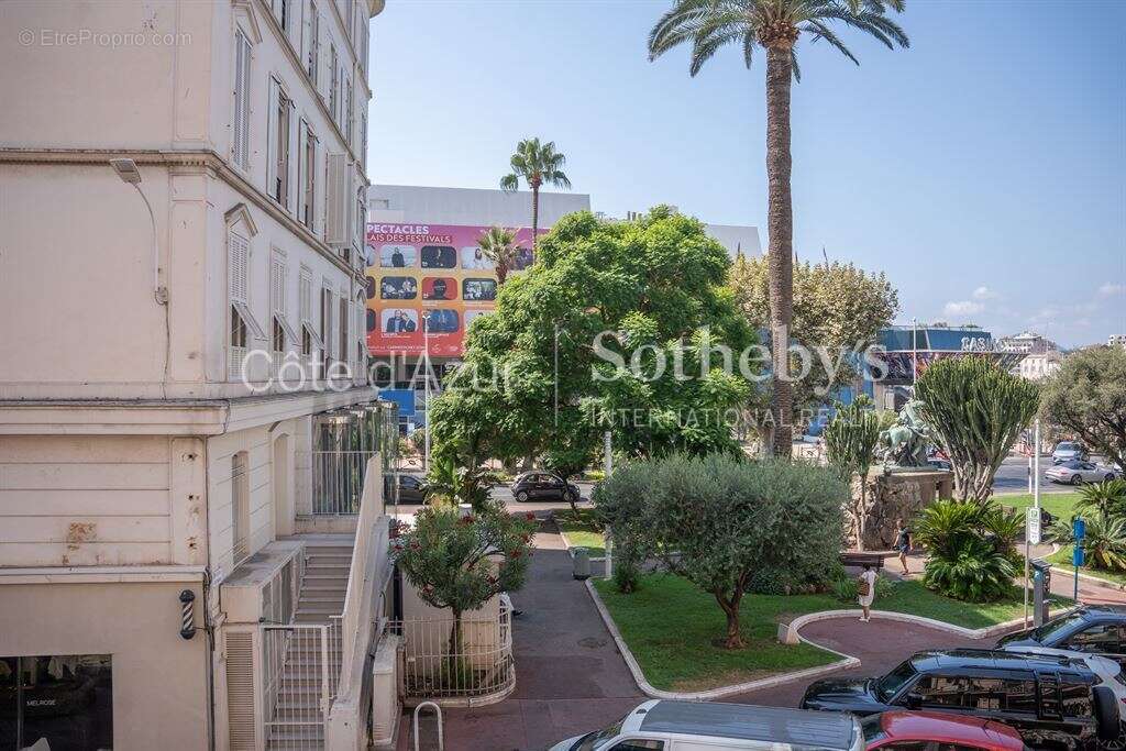 Appartement rénové de 83 m² avec deux suites face au Palais des Festivals à Cannes - photo 11
