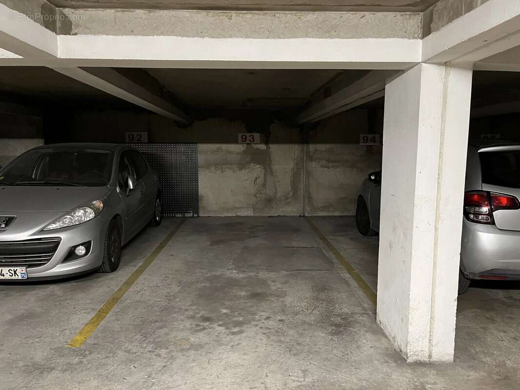 Paris XVème - Large emplacement de Parking - photo 3