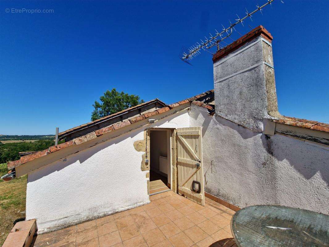 Maison à LACAPELLE-LIVRON