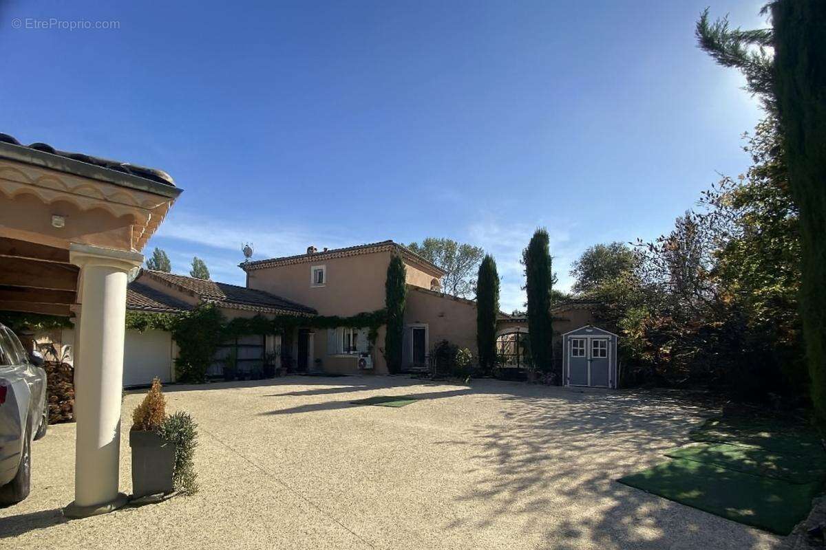 Maison à MONTBOUCHER-SUR-JABRON