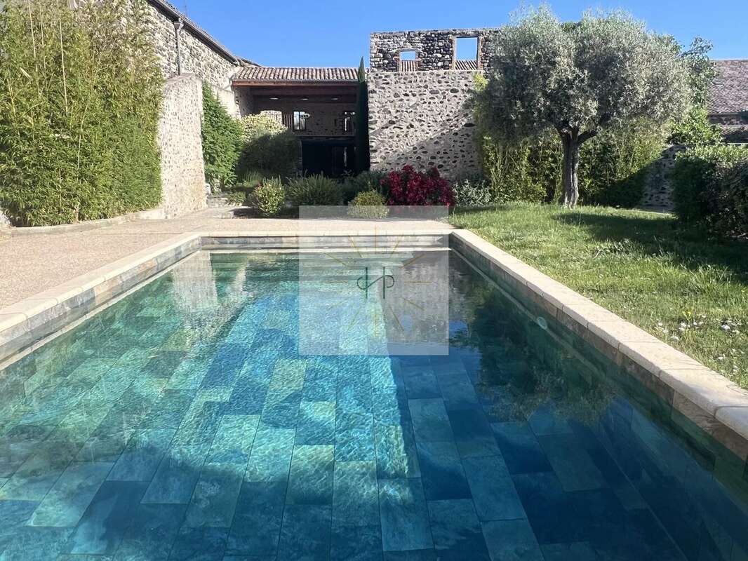 Maison à ALBA-LA-ROMAINE