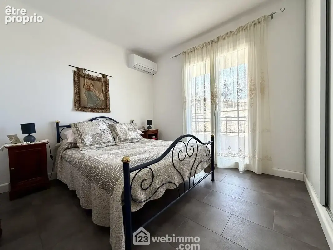 Chambre n°1 avec placard mural