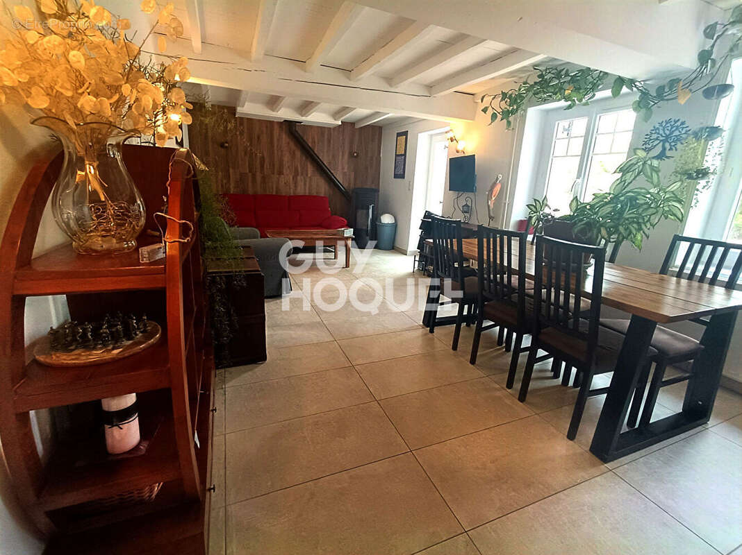 Maison à CHAMBOST-LONGESSAIGNE