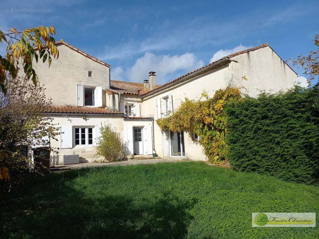 Maison à SAINT-AMANT-DE-BOIXE