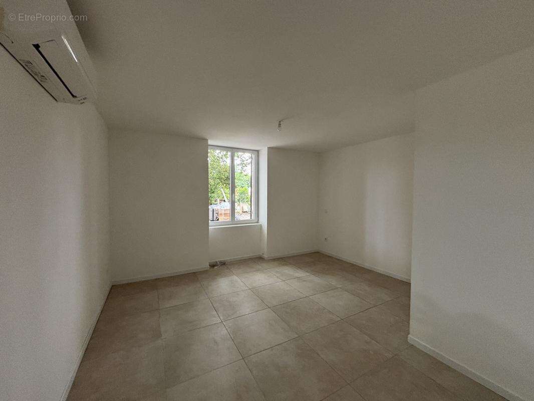 Appartement à CAUMONT-SUR-DURANCE