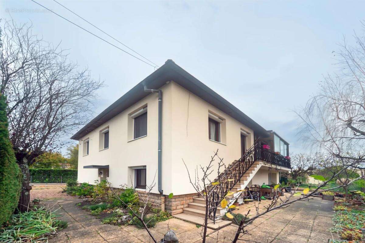 Maison à CRECHES-SUR-SAONE