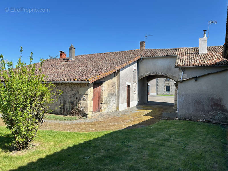 Maison à CHANTECORPS