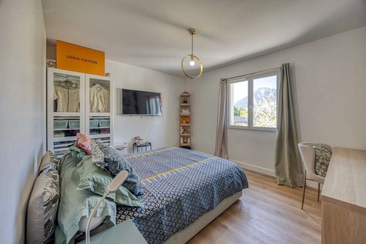 Maison à SAINT-EGREVE