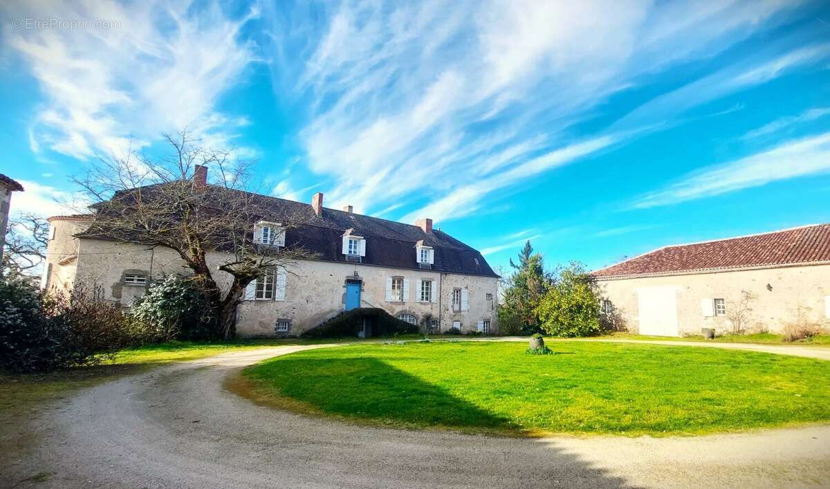 Maison à CONFOLENS