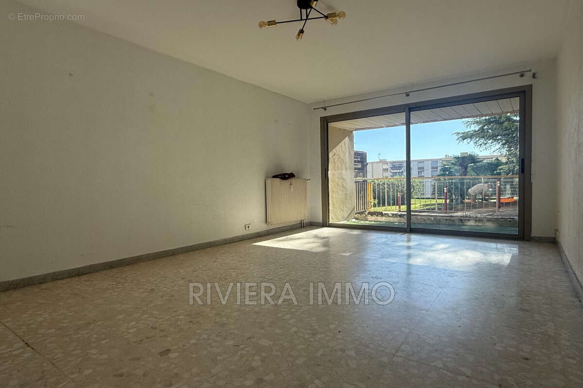 Appartement à MANDELIEU-LA-NAPOULE