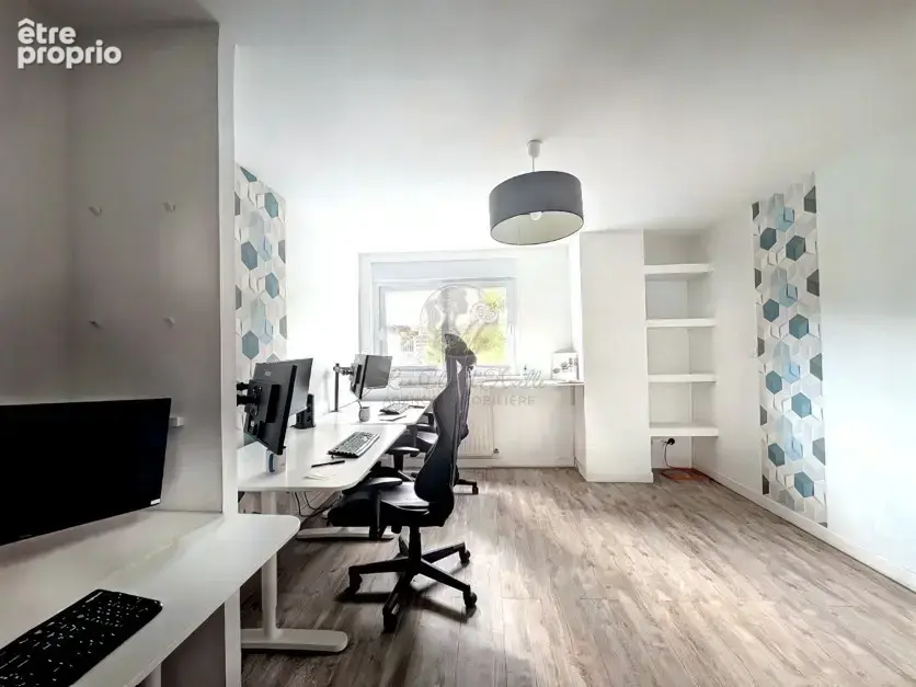 Maison de 160 m2 avec bureaux et locaux de stockage attenants de 110 m2 à Saint-Genis-Laval - photo 11