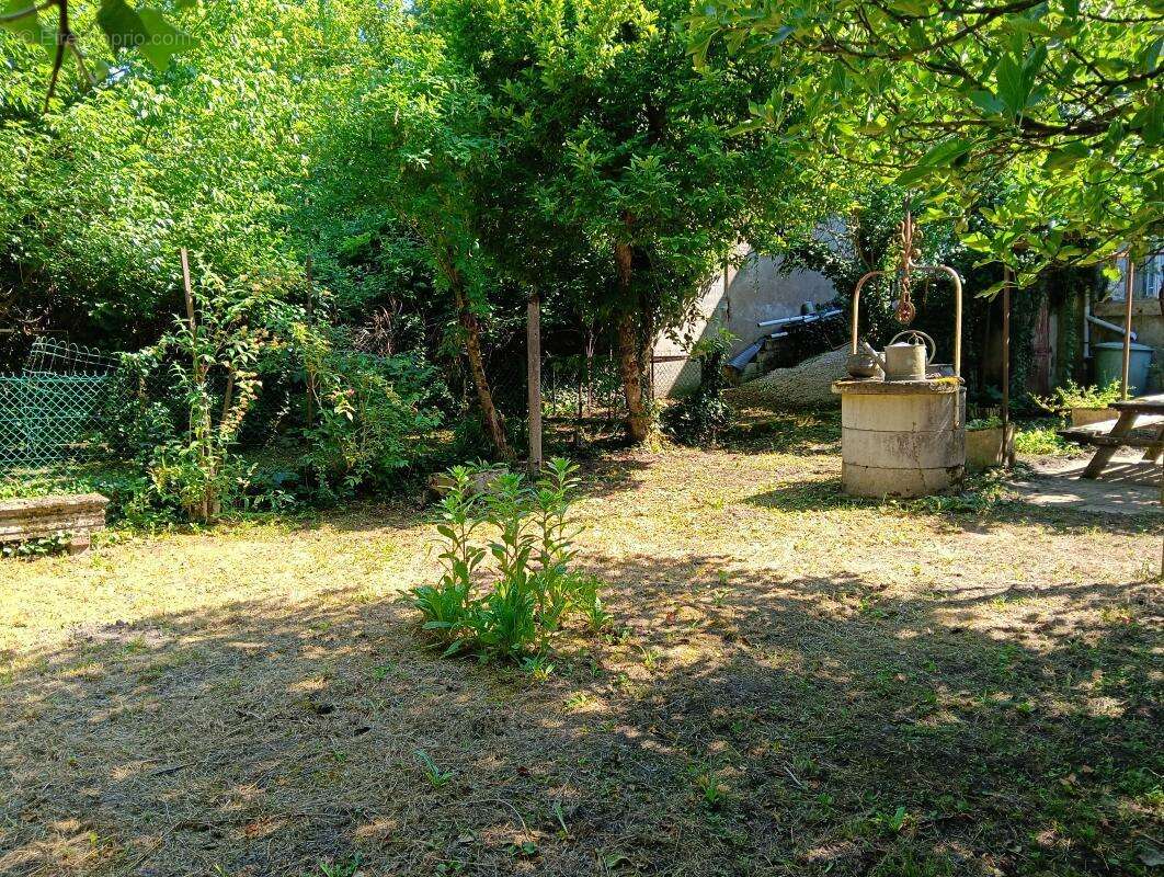 Maison en Pierres, 5 Chambres, 2 Salles d'eau, 2 Garages et un jardin - photo 6
