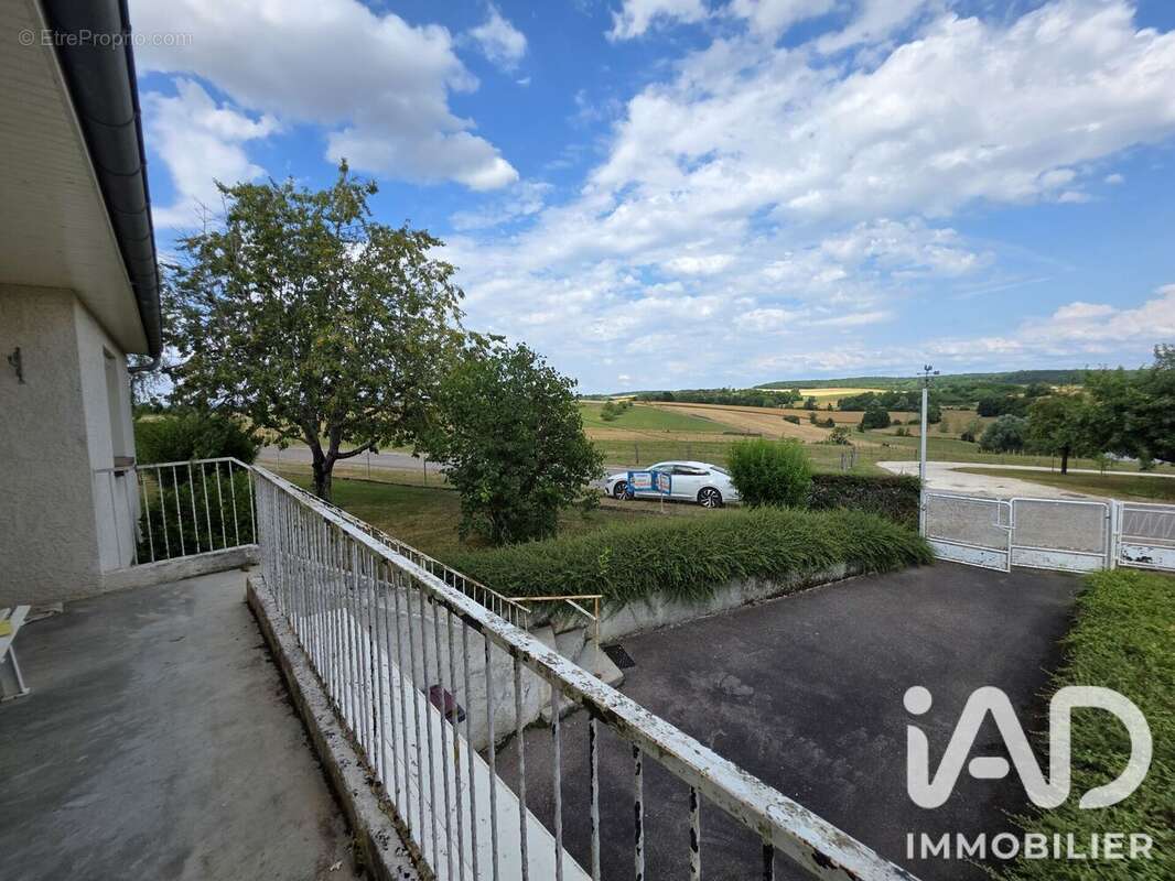 Maison 96 m² à Anchenoncourt-Et-Chazel  - photo 7