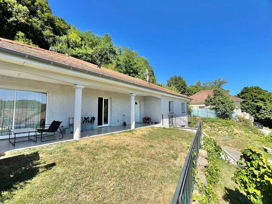 Maison à SAINT-CLAIR-DE-LA-TOUR