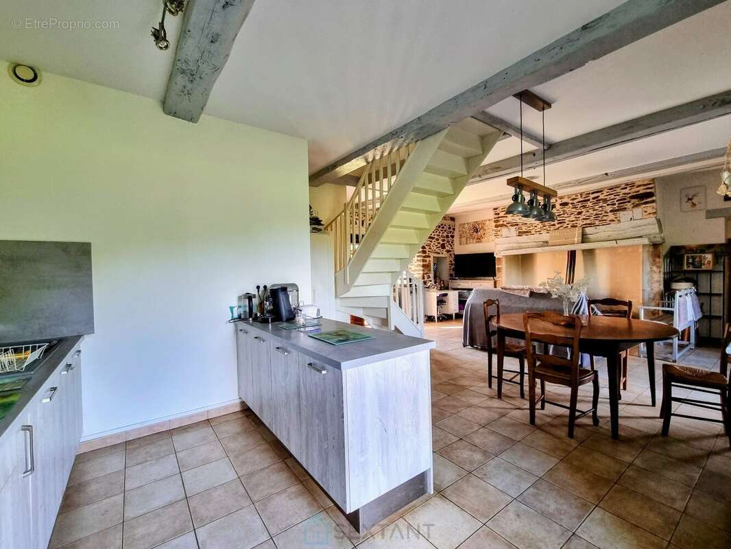 Maison à CHAMBOULIVE