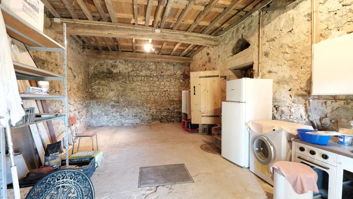 Charmante fermette avec vue imprenable à vendre près de Villapourçon - photo 16