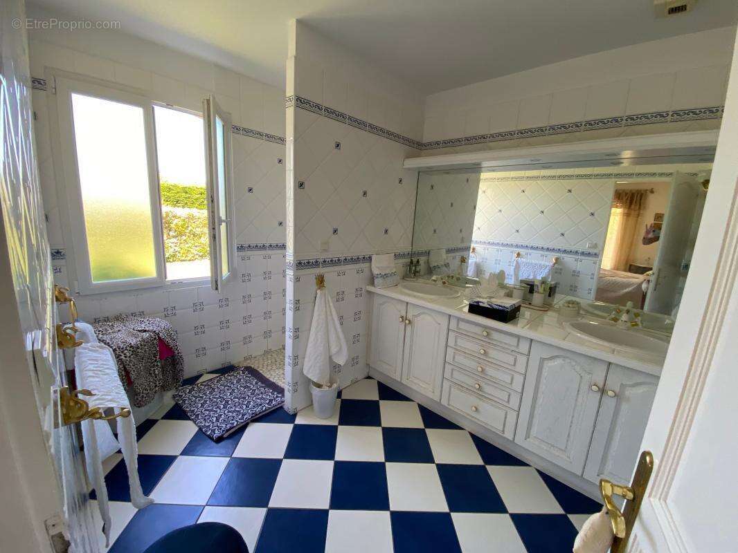 Maison à LES MATHES