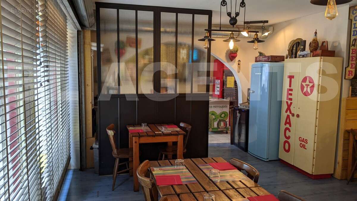 entree - Commerce à RIEUX-MINERVOIS