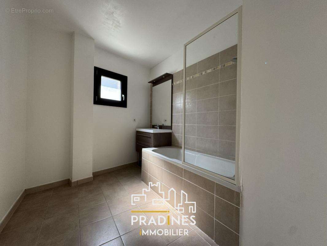 Appartement à SATHONAY-CAMP