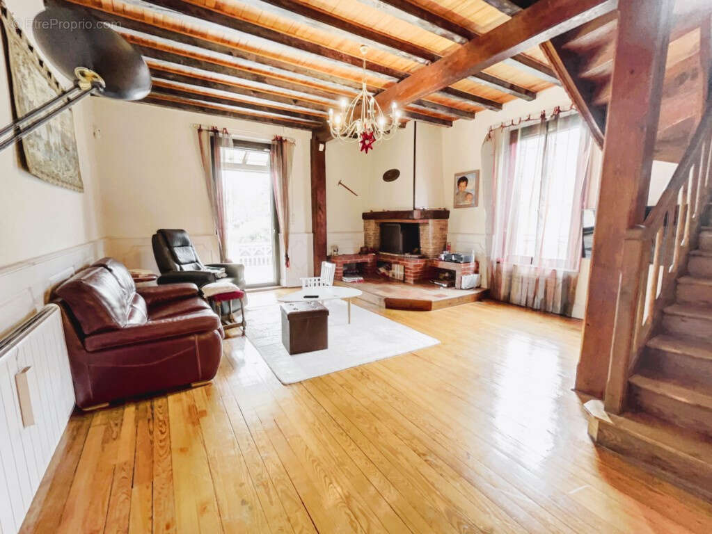 01160 PRIAY : Magnifique Maison de Maître de Plus de 300 m2 avec Vue Imprenable - photo 8