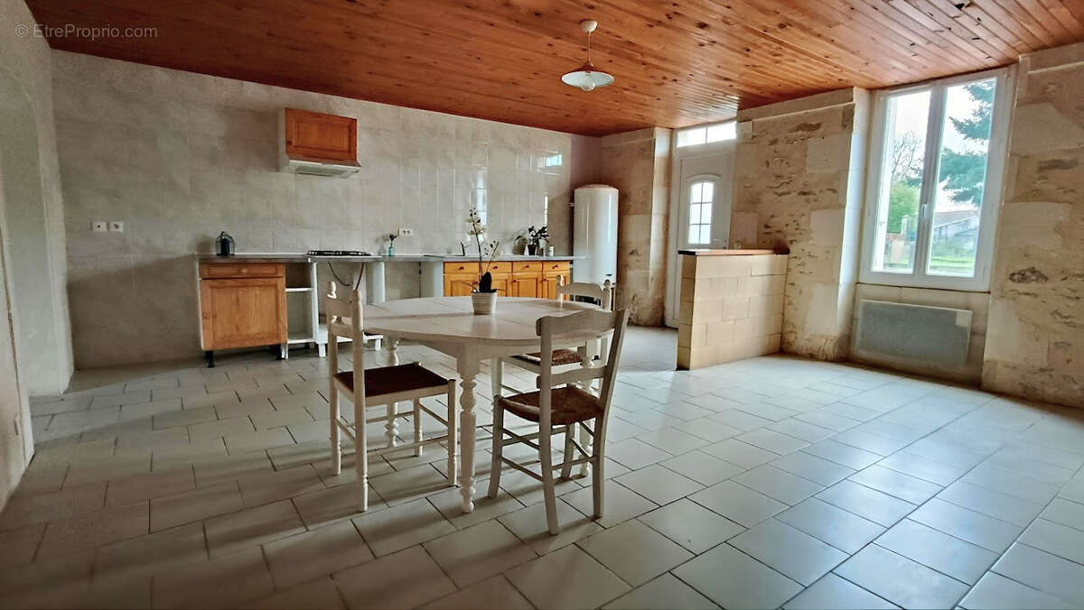 Maison à SAINT-CIERS-SUR-GIRONDE