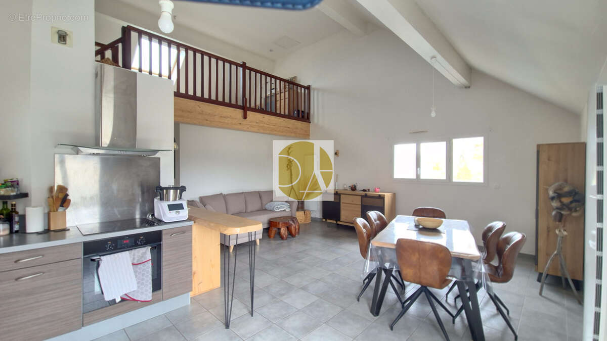 Appartement à SAUVAGNON