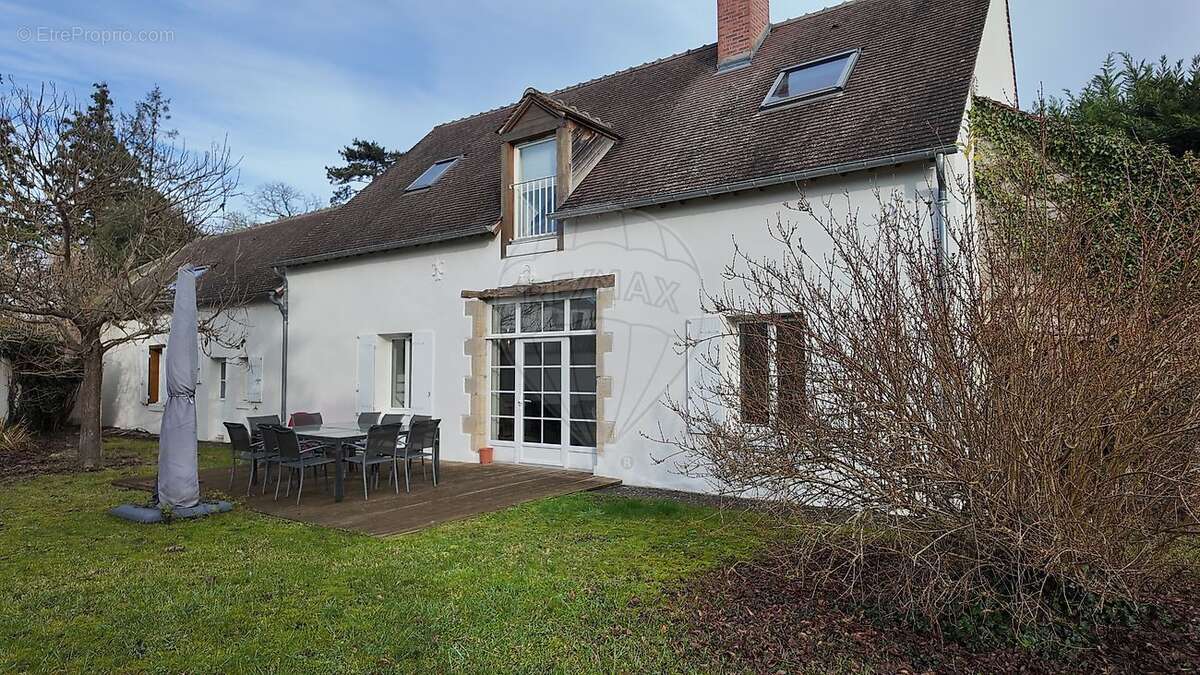 Maison à SAINT-JEAN-DE-BRAYE