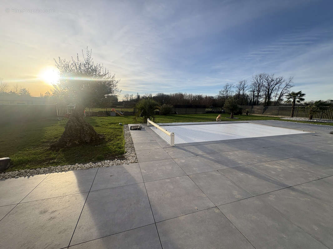 Maison à LA CHAPELLE-SAINT-LUC