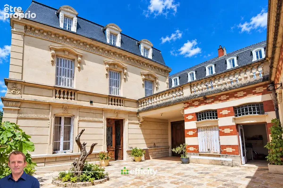 Appartement 18 pièces 594 m² à vendre à Thiers (63300) - photo 1