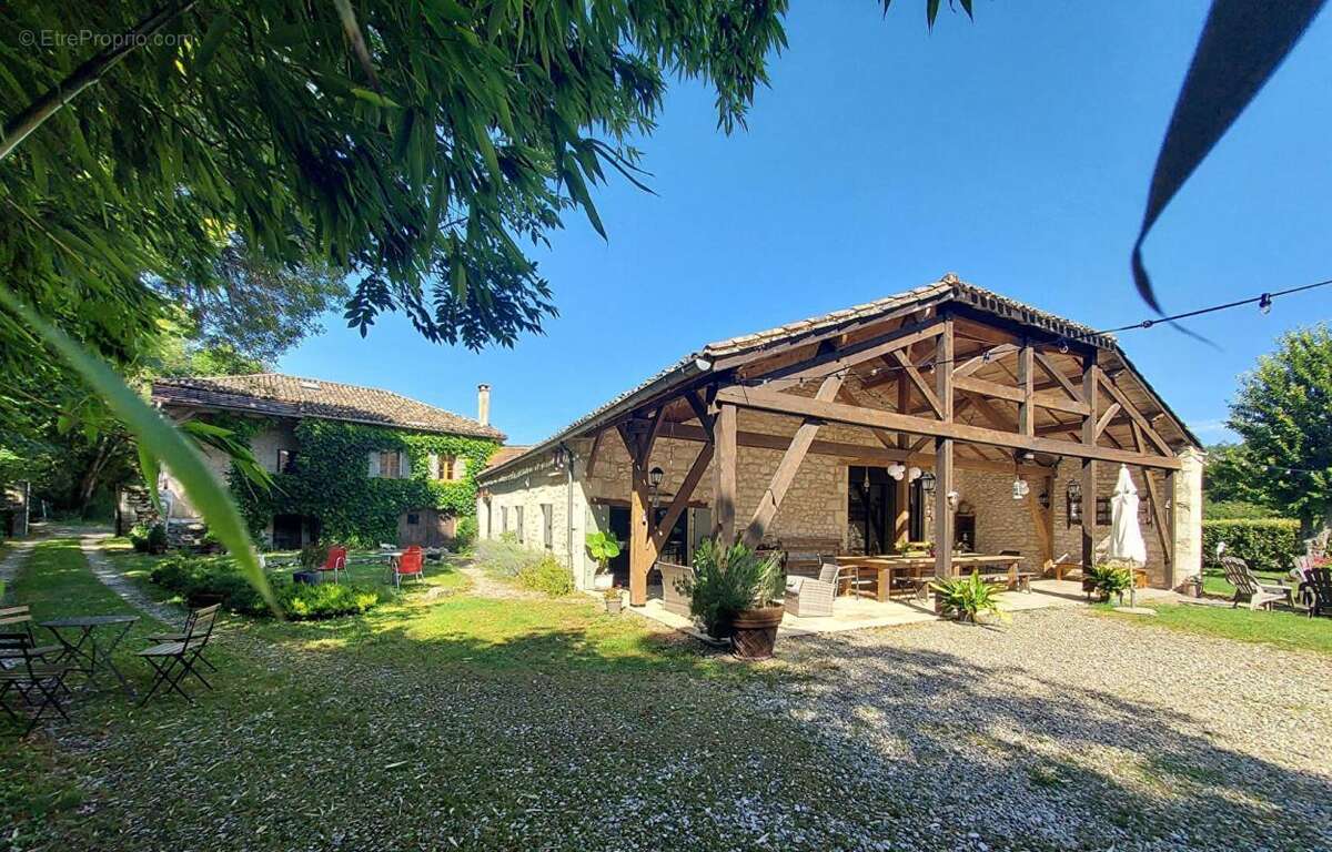 Maison à MONTCUQ