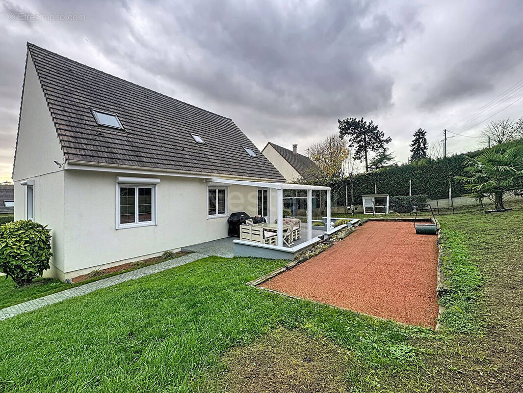 Maison à SAINT-LEU-D&#039;ESSERENT