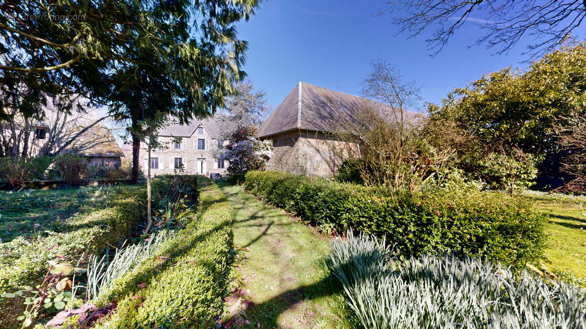 Maison à SAINT-DENIS-LE-GAST