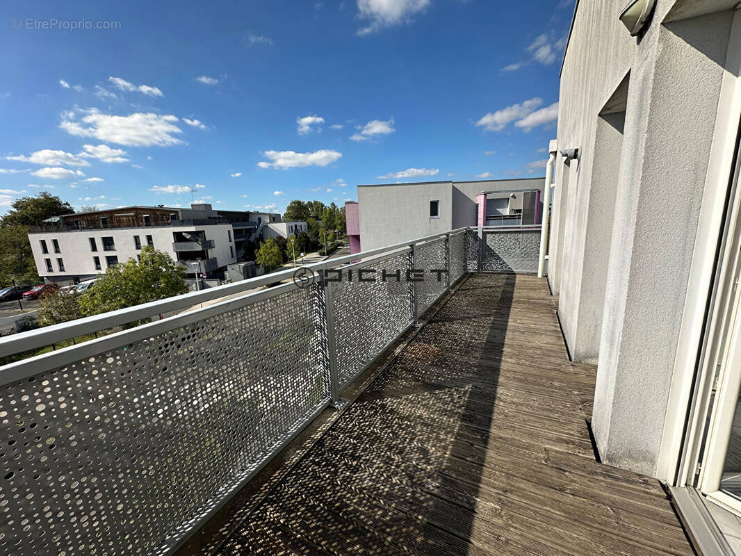 Appartement à VILLENAVE-D&#039;ORNON