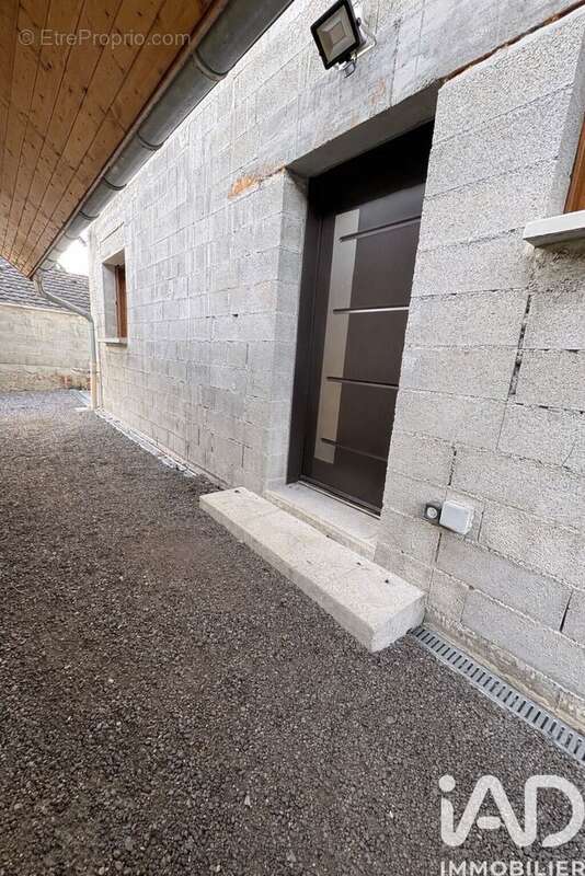 Maison 170 m² à Saint-Avre  - photo 3