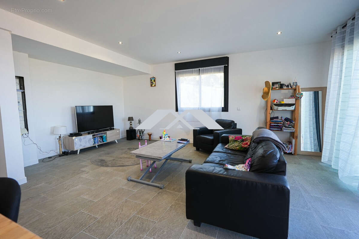 Maison à LES TROIS-BASSINS