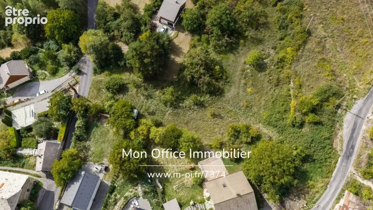 Photo Terrain à Chateauroux-Les-Alpes au prix de 148 000€
