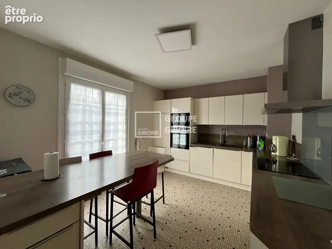 A vendre - exclusivite agence giboire - maison de type 7  d'environ 153 m² - 4 chambres - plein centre de chantepie - photo 3