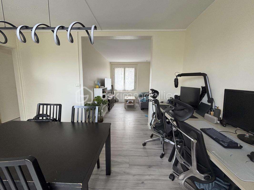 Appartement à SAINTE-GENEVIEVE-DES-BOIS