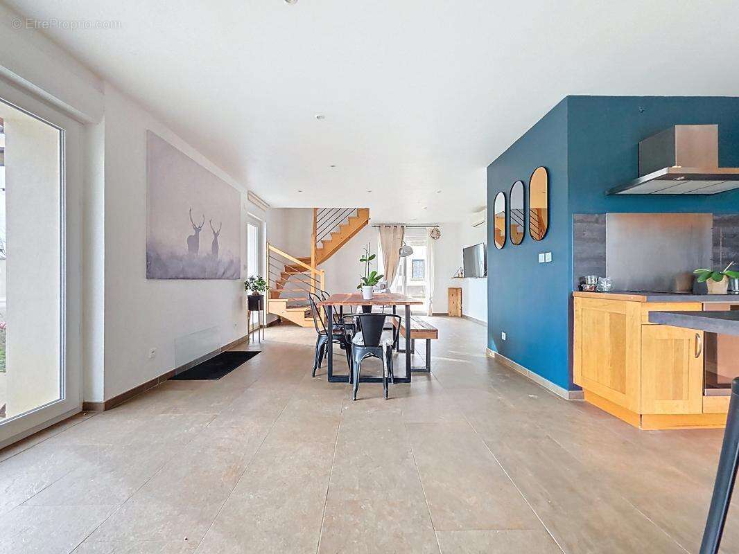 Appartement à LUZINAY