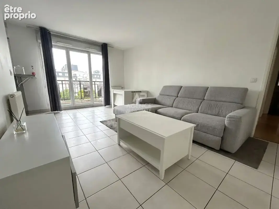 Photo Appartement à Acheres au prix de 282 000€