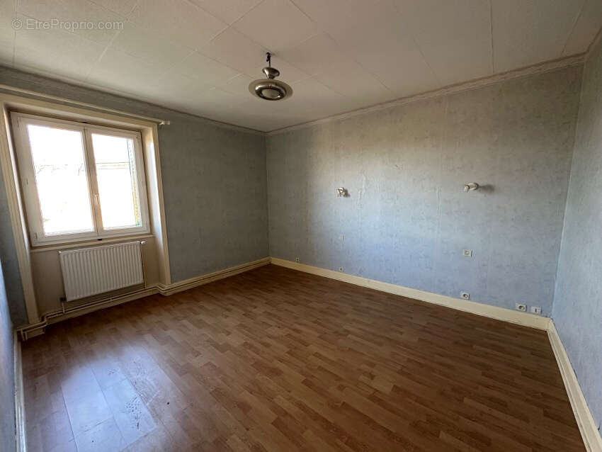 Maison à SAINT-GERVAIS-D'AUVERGNE