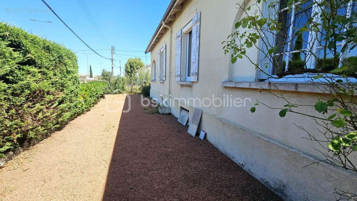 Maison de plain-pied avec sous-sol complet, garage et terrain – Fort potentiel à Roanne - particuliers ou professionnels pour di - photo 16