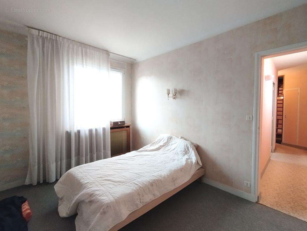 Maison à LA CHAPELLE-BASSE-MER