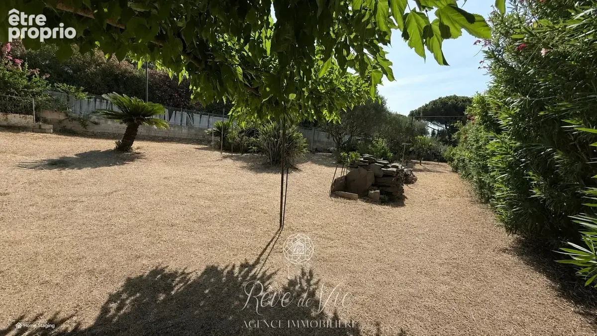 Maison à rénover le lavandou centre-ville proche plages - photo 4