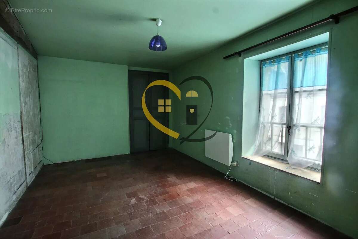 Maison à IVOY-LE-PRE